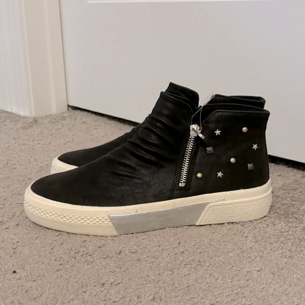 Cool Blowfish size 9 black suede studded high top shoes women
